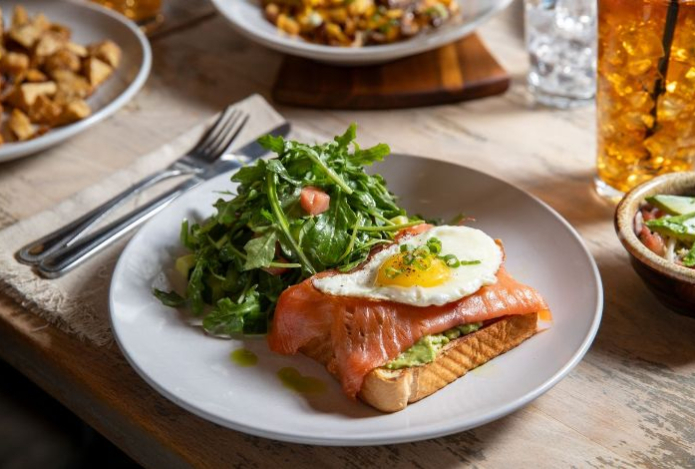 Какие бюджетные продукты могут стать альтернативой суперфудам на завтрак