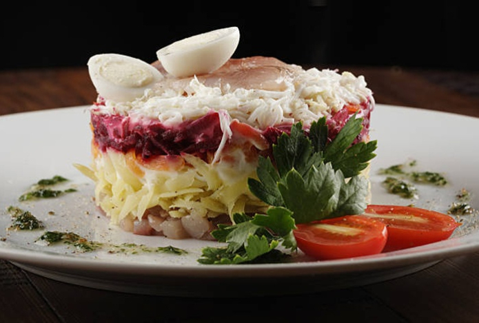 Названы полезные свойства селёдки под шубой