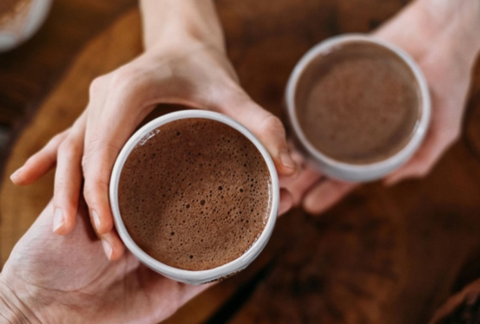 Терапевт рассказал о неожиданной опасности популярного зимнего напитка