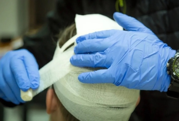 Это надо лечить. Даже легкая травма головы повышает риск опасного заболевания