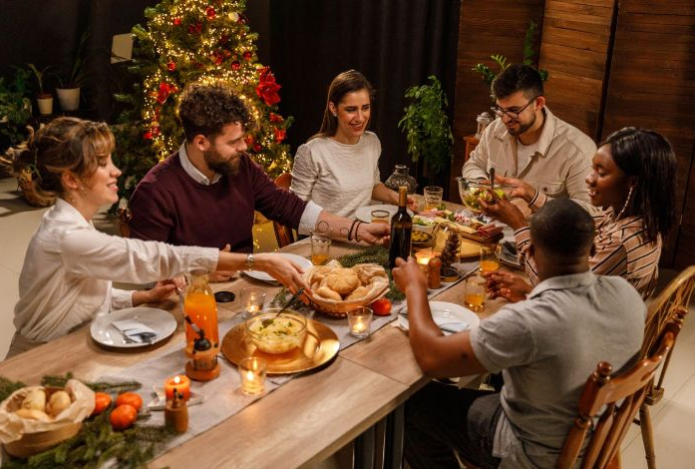 Как избежать переедания во время праздничных застолий