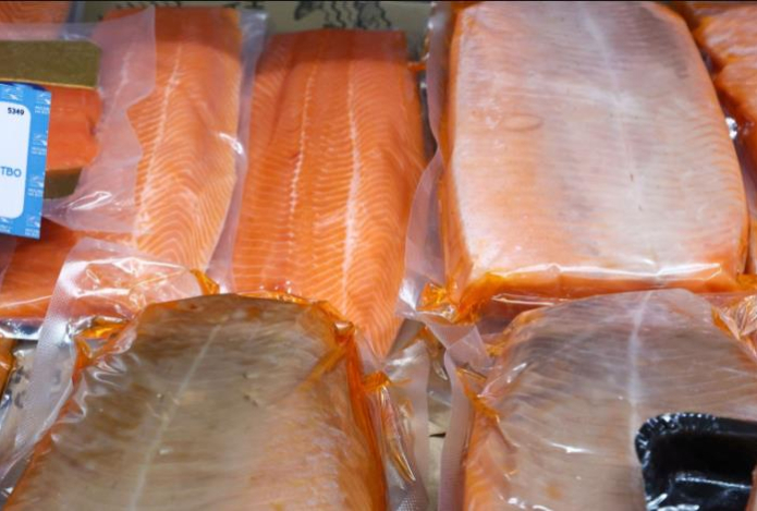 Назван сорт красной рыбы, замедляющий старение