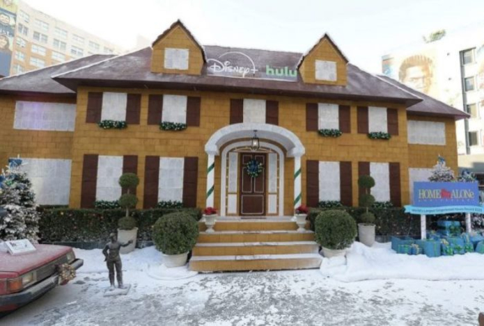 Disney установила рекорд, создав пряничную копию дома из «Один дома»