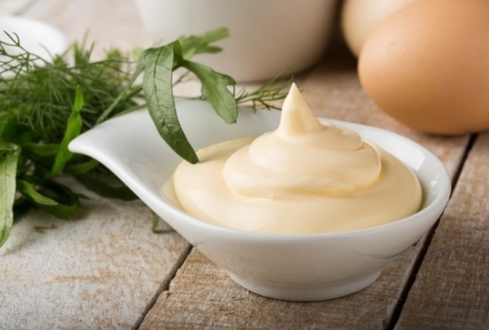 Названа желательная суточная норма потребления майонеза