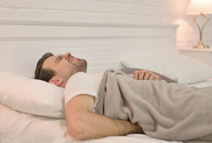 Как правильно спать при болях в пояснице, грудном отделе и шее