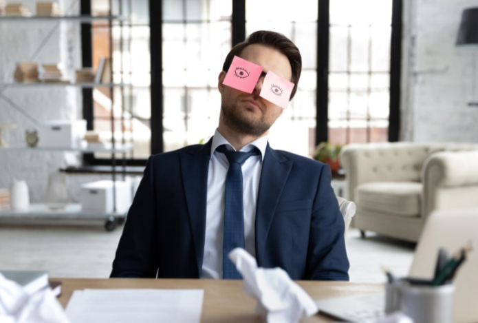 Кому полезно спать в обеденный перерыв