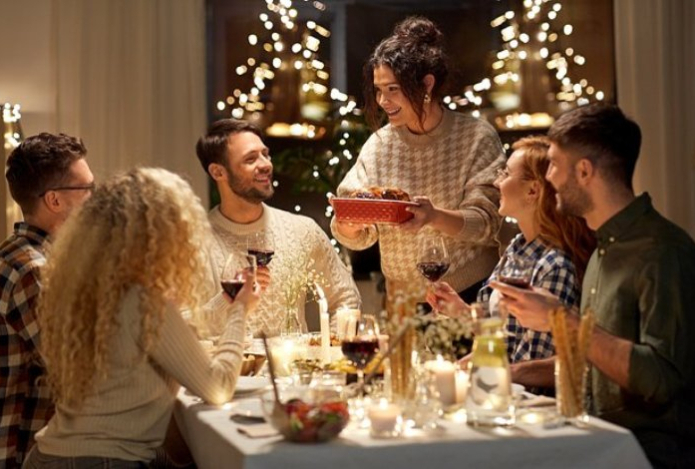 Какие напитки помогают легче перенести новогоднее застолье