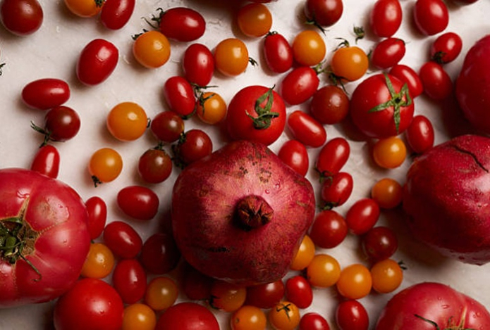 Названы полезные красные продукты для новогоднего стола