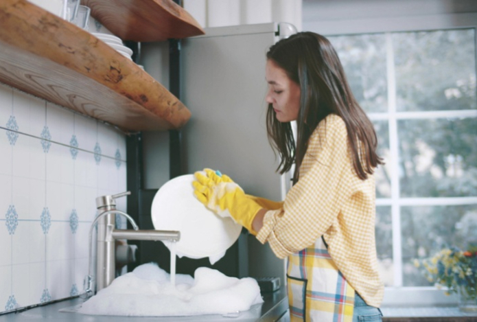 Как спасти кожу рук при частом мытье посуды на праздниках