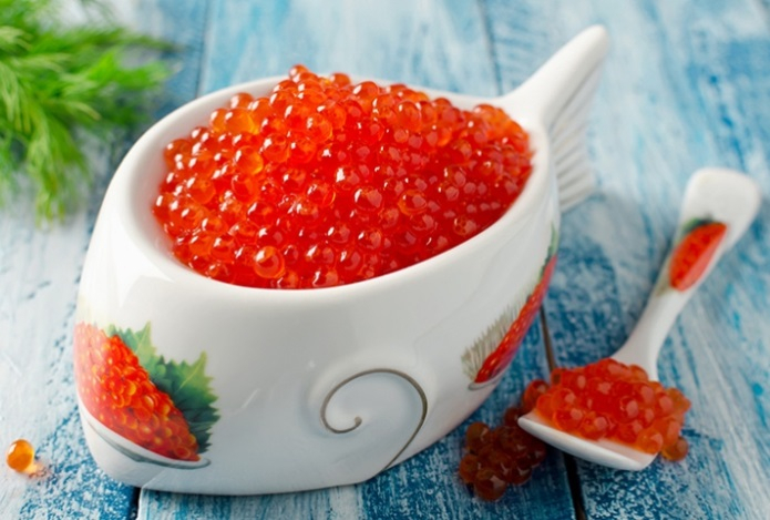 Врач предупредила об опасности бутербродов на белом хлебе с икрой