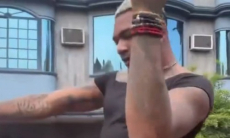 Непобежденный конкурент Шавката Рахмонова в UFC станцевал в женском платье на Новый год. Видео