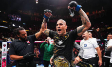 Казахстанский борец провёл схватку с действующим чемпионом UFC. Видео