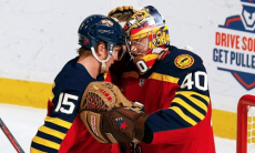 Сын вратаря из Казахстана был признан звездой дня в НХЛ