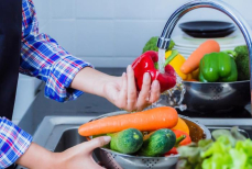 Как питаться в праздники, чтобы не болеть