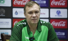 Лучшего наставника по футболу Узбекистана лишили должности в Казахстане