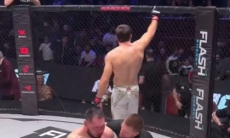 Российского бойца наградили за победу нокаутом над казахом