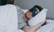 Сон в выходные снижает риск депрессии у подростков