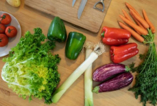 Пять овощей, которые могут вызвать вздутие живота, если их есть сырыми