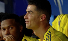 Криштиану Роналду показал странный жест после замены. Видео