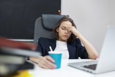 Названы способы безболезненно адаптироваться к работе после праздников