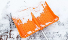 Чем полезна ручная уборка снега