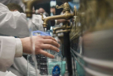 Чего нельзя делать со святой водой и когда ее набирать