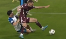 Ислам Чесноков заработал пенальти в дебютном матче за «Хартс». Видео