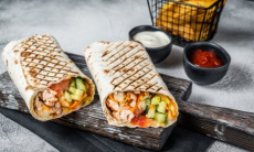 Какая опасность у покупной шаурмы