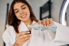 Обязательно ли использовать ополаскиватель для рта