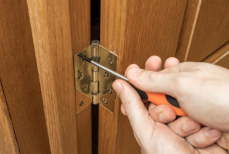 Назван устаревший и неэффективный способ закрепить межкомнатную дверь