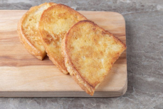 Хрустящие гренки в микроволновке — рецепт идеальных тостов за пару минут