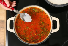 Что добавить в борщ, чтобы он был ярко-красным