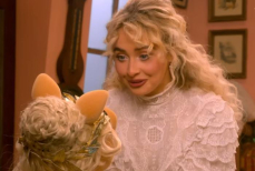 Вышел первый трейлер и постер спецэпизода «Маппетов» с Сабриной Карпентер. Фото и видео