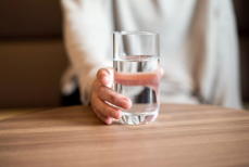 Не всегда полезно — чем грозит чрезмерное питьё воды