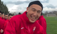 Айбол Абикен выполнил обещание и дал мощный пинок Виктору Мозесу. Видео