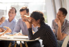 Почему смешное запоминается лучше — эксперт объяснила, как юмор помогает памяти