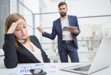 Пять признаков токсичных отношений на работе назвала психолог