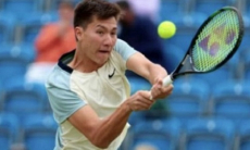 Разгромом закончился матч казахстанского теннисиста на турнире в Бахрейне