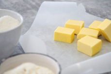 Врач предупредил об опасных добавках в составе полезных продуктов