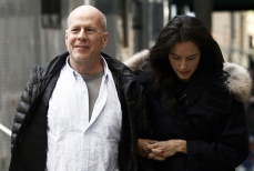 Брюс Уиллис не понимает, что болен деменцией — признание жены