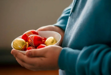 Ребёнок ест сладкое каждый день? Врач назвала тревожные последствия