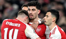 Звезда «Арсенала» сделал подарок таланту из сборной Казахстана. Фото