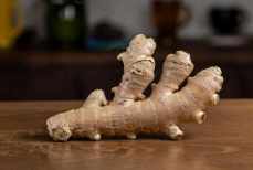 Врач предупредила об опасности популярного имбирного напитка