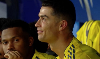 Криштиану Роналду показал странный жест после замены. Видео