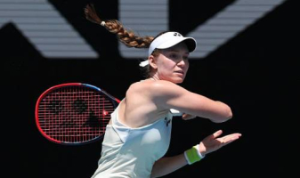 Рыбакина разгромила Швентек и вышла в полуфинал Australian Open-2026