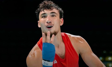 Аким вручил роскошный подарок восходящей звезде бокса Казахстана