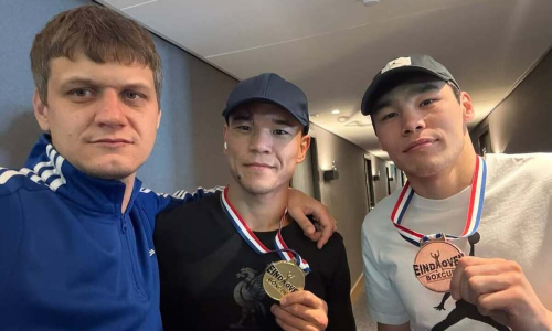 Казахстанский тренер противопоставил себя Чимаеву и Бетербиеву после скандального финала ЧМ-2025. Видео