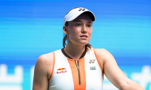 Елена Рыбакина встретилась с главными соперницами по первому турниру в году. Фото