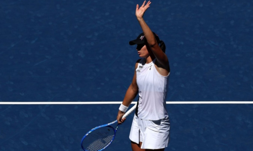 Камбэком обернулся первый матч Иги Швентек в году