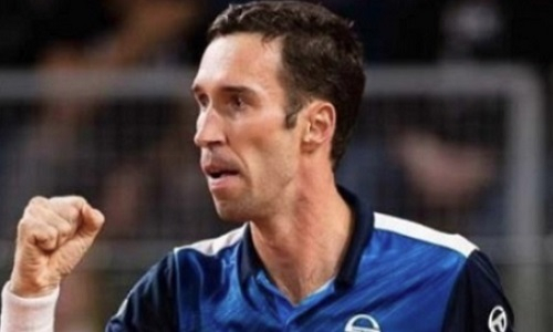 Казахстанец под ноль вынес восходящую звезду мирового тенниса